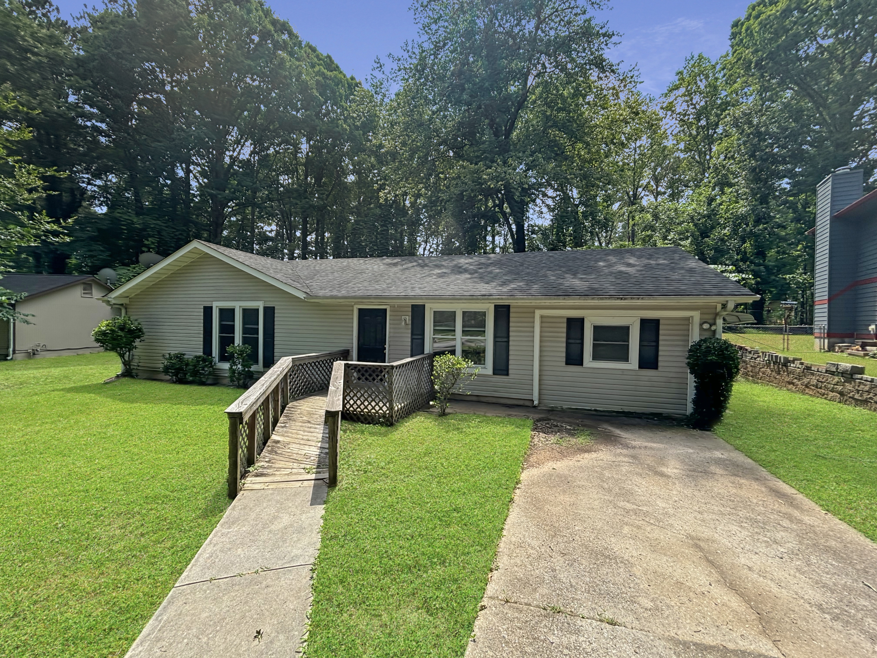 9241 Woodhill Lane