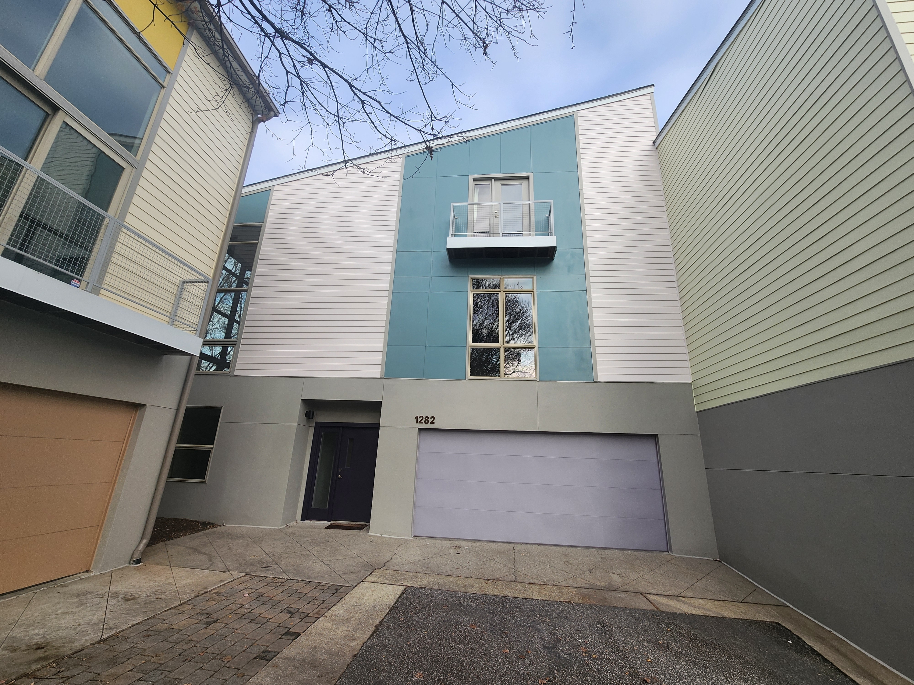 1282 Mackintosh Park NW - 1